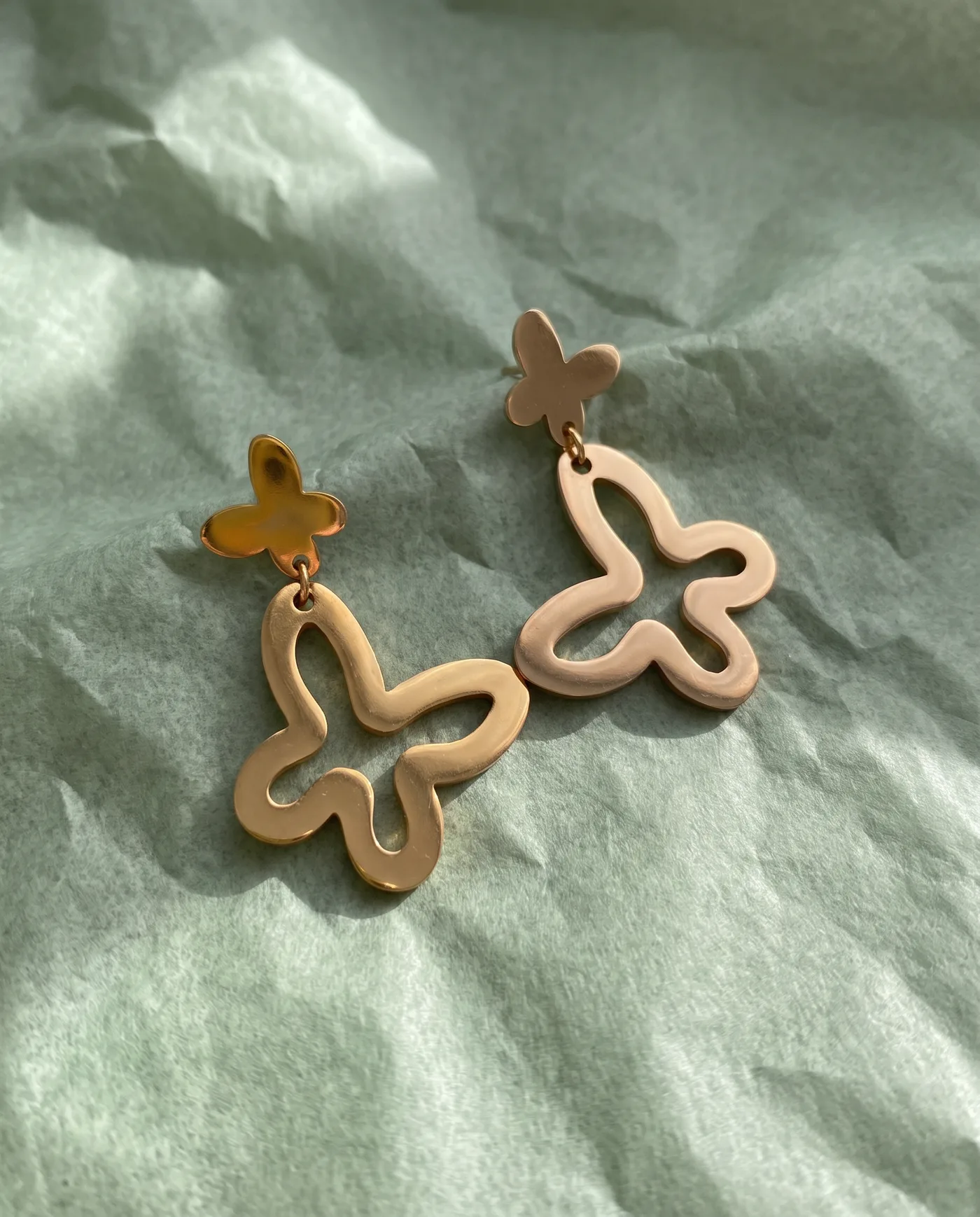 Butterfly Outline Drops: Open butterflies, polished gold